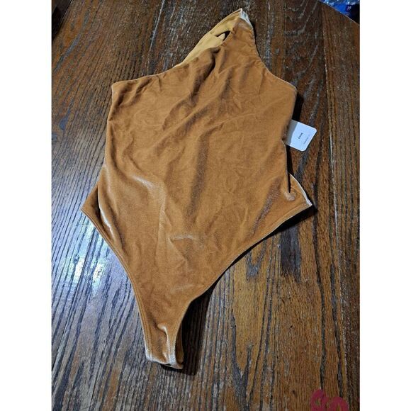 New Large Fabletics Light Honey Gigi Velour Thong Bodysuit One Shoulder NWT - Picture 5 of 8